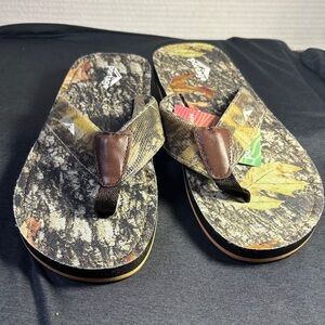 Portage Men’s Camo Flip Flops Sz M(9) NWT